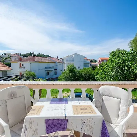 Lili בית הארחה 3*