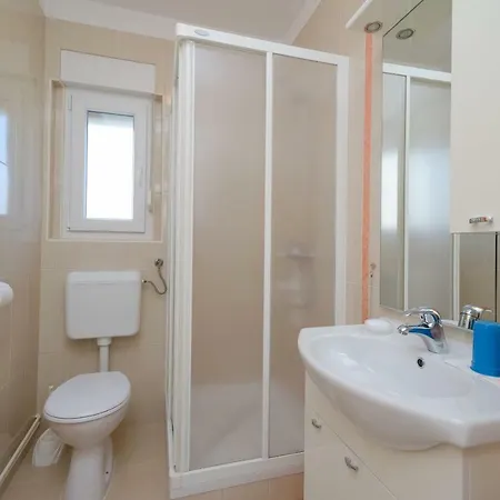 Lili 招待所 Palit