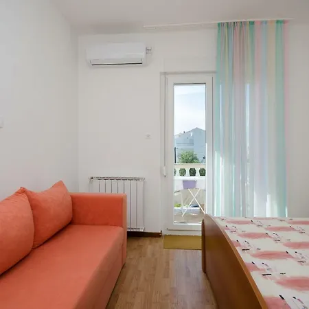 Lili 招待所 Palit